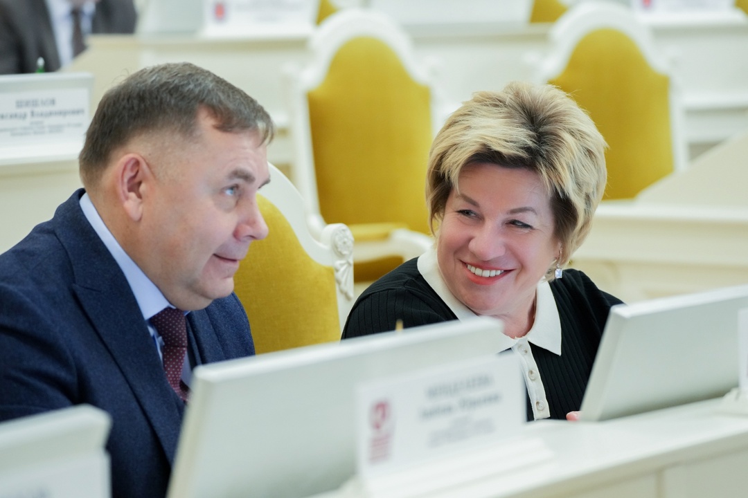 Расскажу о сегодняшнем заседании парламента